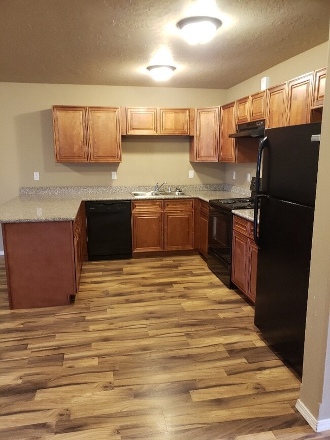 Kitchen - 7510 S Fruitvale Rd