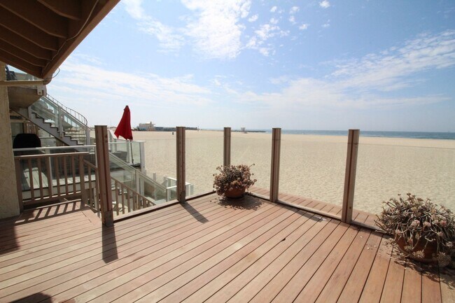 Building Photo - Oceanfront Silverstrand | 4 Bedroom + 3 Ba...