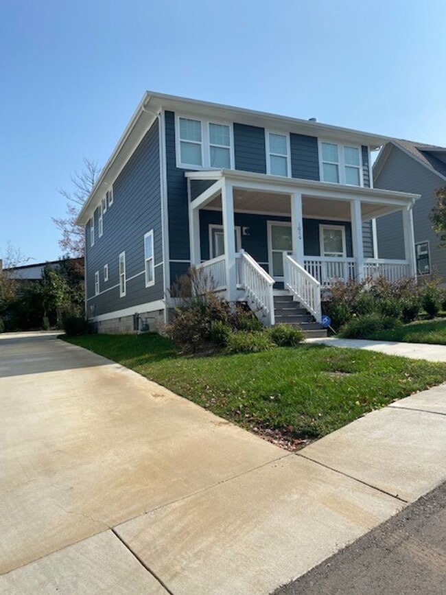 Primary Photo - Beautiful 4 bedroom 4 bathroom house in th...