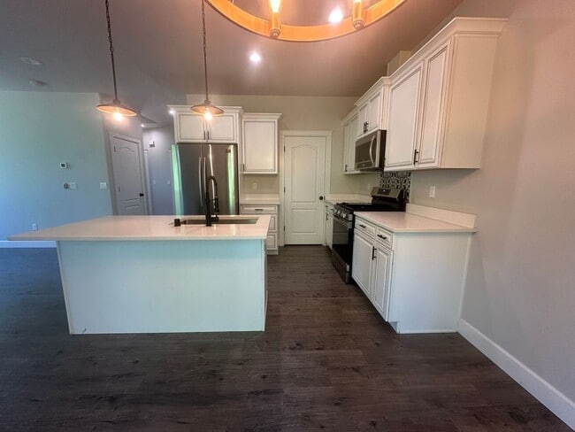 Building Photo - 6585 Beverly Hills Cir