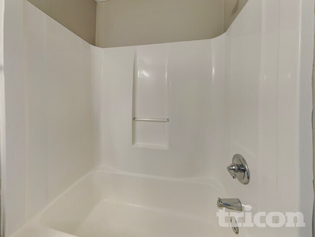 Building Photo - 25 Bermuda Cir