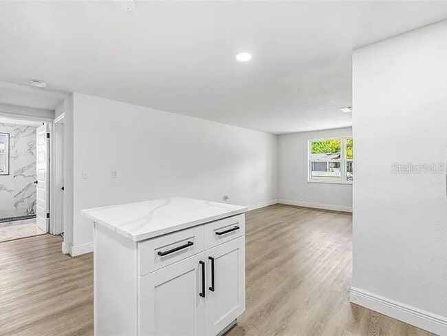 Building Photo - 39252 Heights Ave