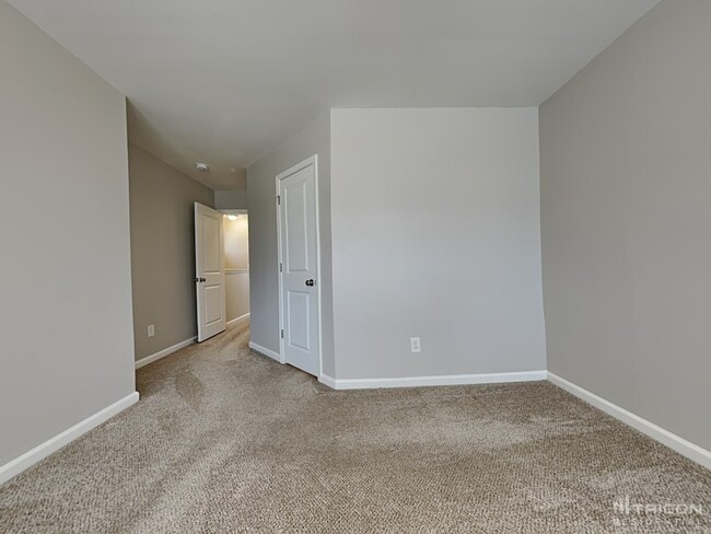 Building Photo - 323 Springwalk Ln