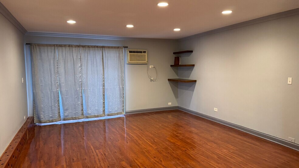 Building Photo - 9S060 Lake Dr