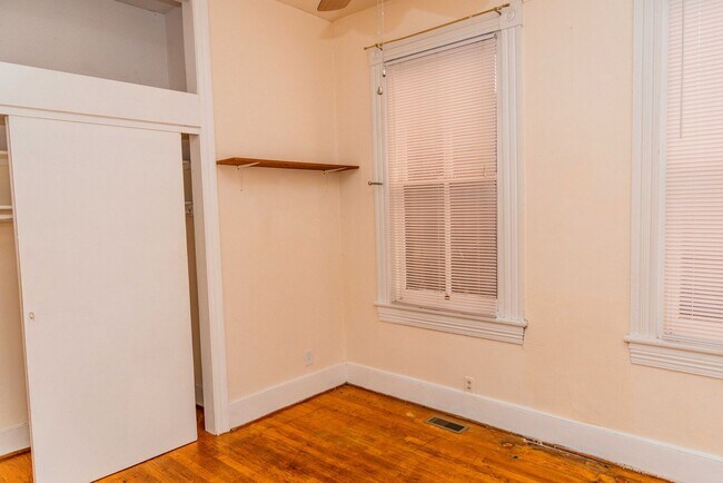 Building Photo - 1114 Grove Ave