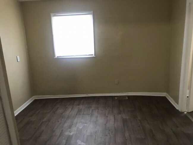 Building Photo - 2BR Westside House only 688/month