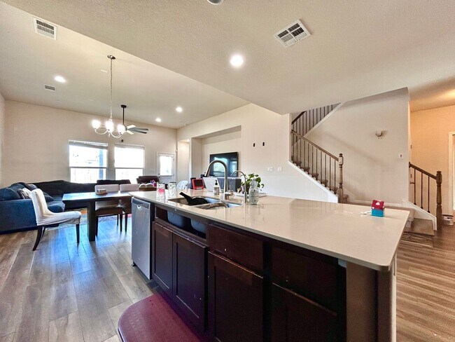 Building Photo - 445 Arrowhead Vine St