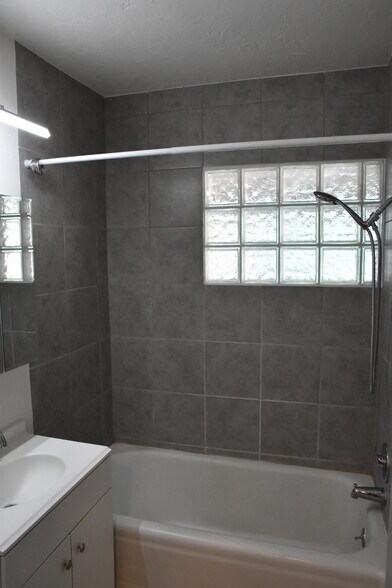 Building Photo - 1514 W Palmer Dr.