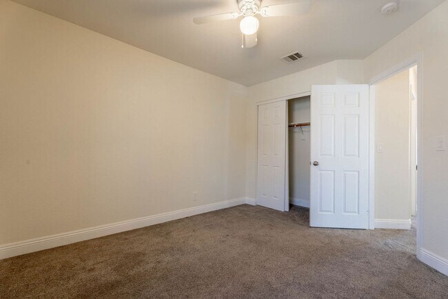 Building Photo - 26 Fantasia Ln