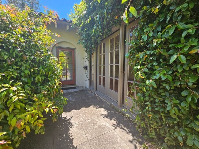 Building Photo - 4-Bedroom Single Family Home in Palo Alto-  lease take over