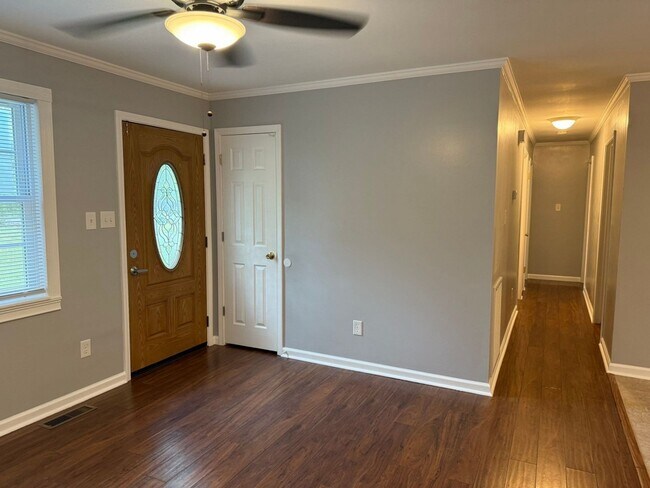 Building Photo - Beautiful 3 Bedroom House in West Knoxville