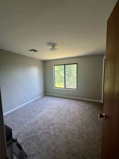 Building Photo - 935 Pinecrest Dr