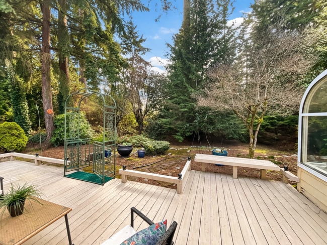 Building Photo - Spacious 3-Bedroom Home with Sunroom in Private Lake Community – Everett