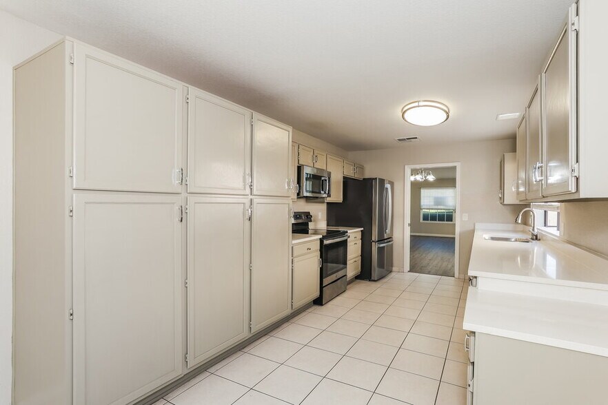 Building Photo - 23837 N 40th Dr