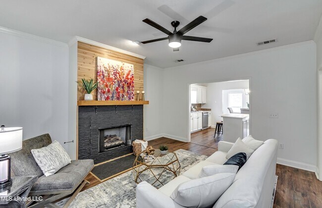 Building Photo - 120 Lennox Pl