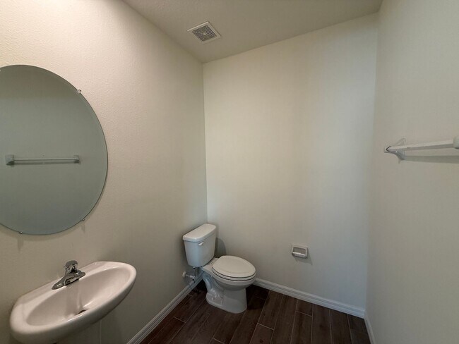 Building Photo - Spacious 4-Bedroom Modern Home in Oaks Preserve – Perfect Gainesville Location