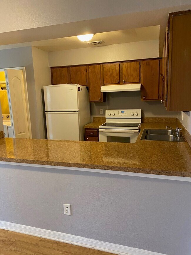 Building Photo - 2/2.5 WINTER SPRINGS