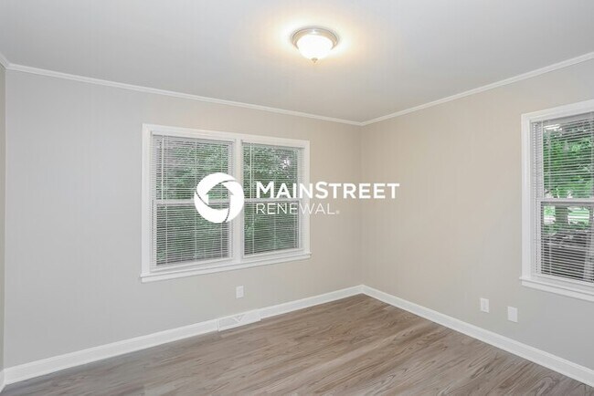 Building Photo - 3 Bedroom Pet-Friendly Home in Charlotte, NC with Main Street Renewal