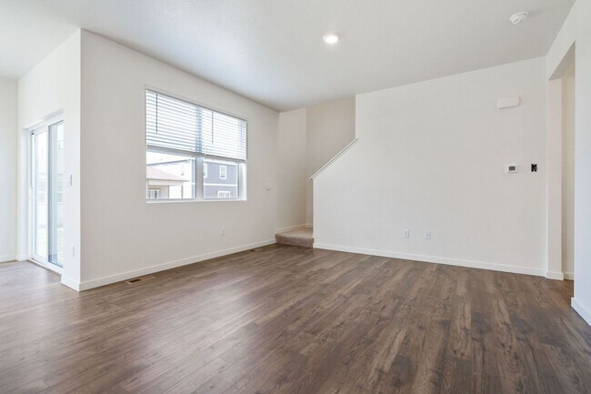 Building Photo - 3 bedroom, 2 1/2 bath home in Tailholt!