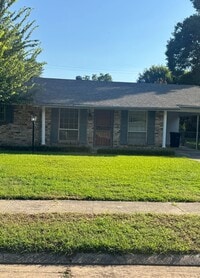Building Photo - Red Bud Ln