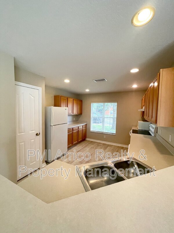 Building Photo - 10840 Johanna Ave