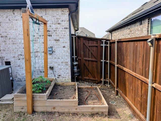Building Photo - 1506 Red Rose Trl