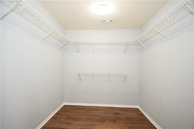 Building Photo - 903 SW Sandrock Rd