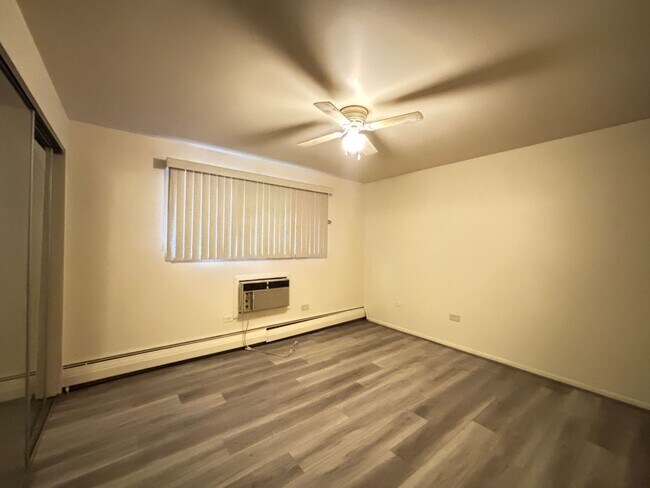 Building Photo - Large 2 bedroom apartment! Backs to Cheesman Park! One parking space in garage!