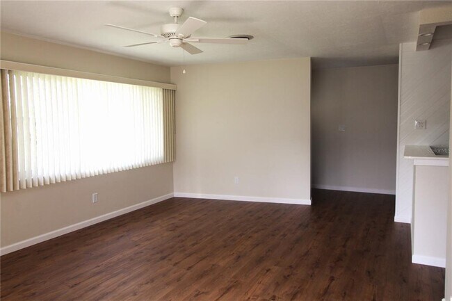 Building Photo - 4135 Deerfield Dr