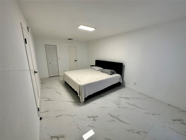 Building Photo - 13499 Biscayne Blvd