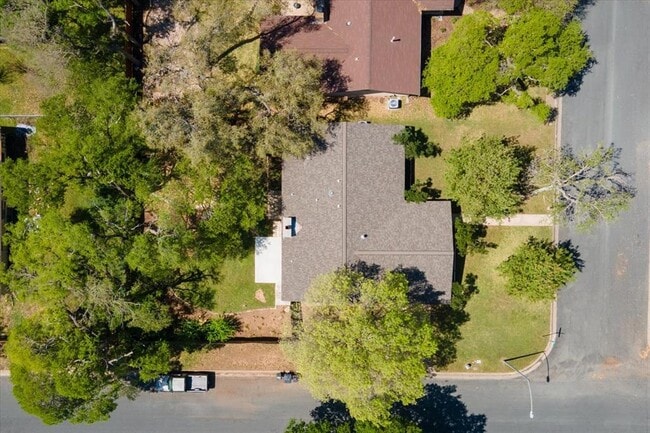 Building Photo - 2501 Redleaf Ln