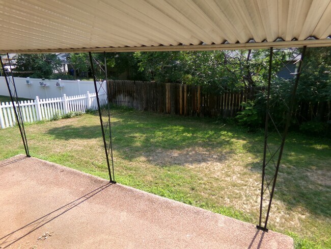 Building Photo - 1132 Ponderosa Dr