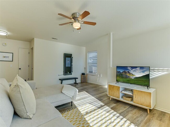 Building Photo - 5516 Rayburn Ln