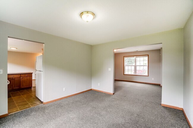 Building Photo - 1103 N Byrne Rd