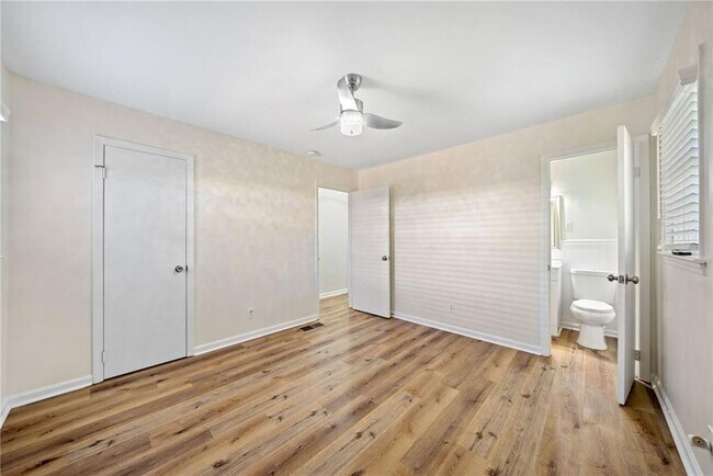 Building Photo - 1467 Thompson Pl