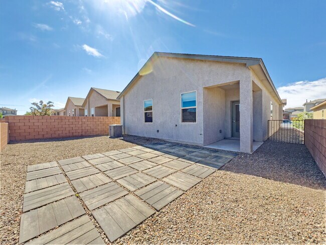 Building Photo - Newer Home in Mountain Hawk