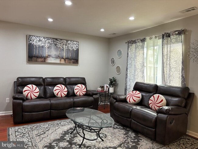 Building Photo - 208 Burnam Wood Dr