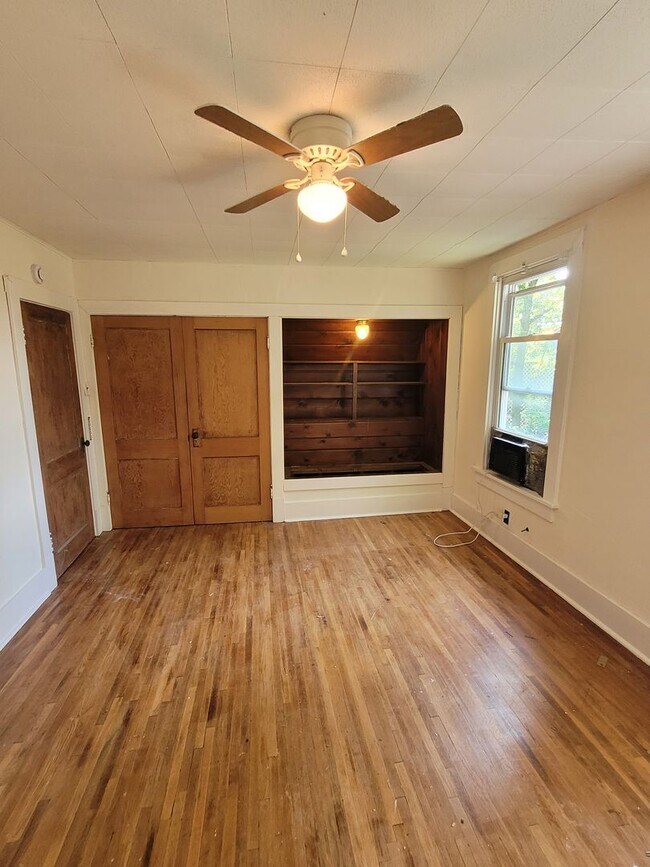 Building Photo - 1404 Bass Ave