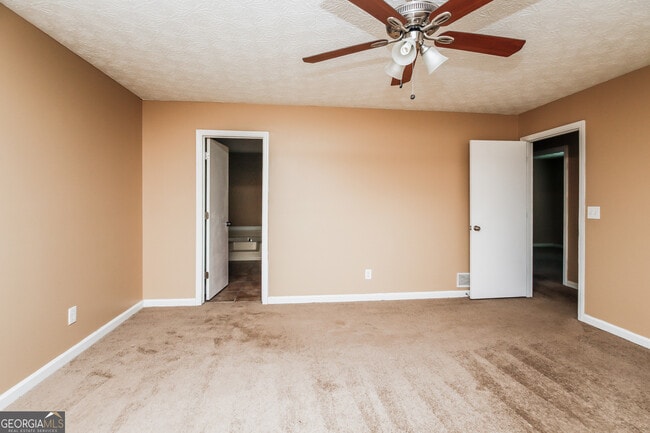 Building Photo - 5561 Deerfield Pl