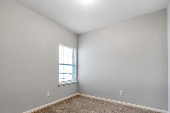 Building Photo - 141 Quiet Man Dr