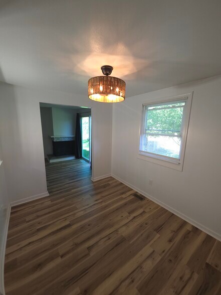 Dining room - 8097 Weblank Way