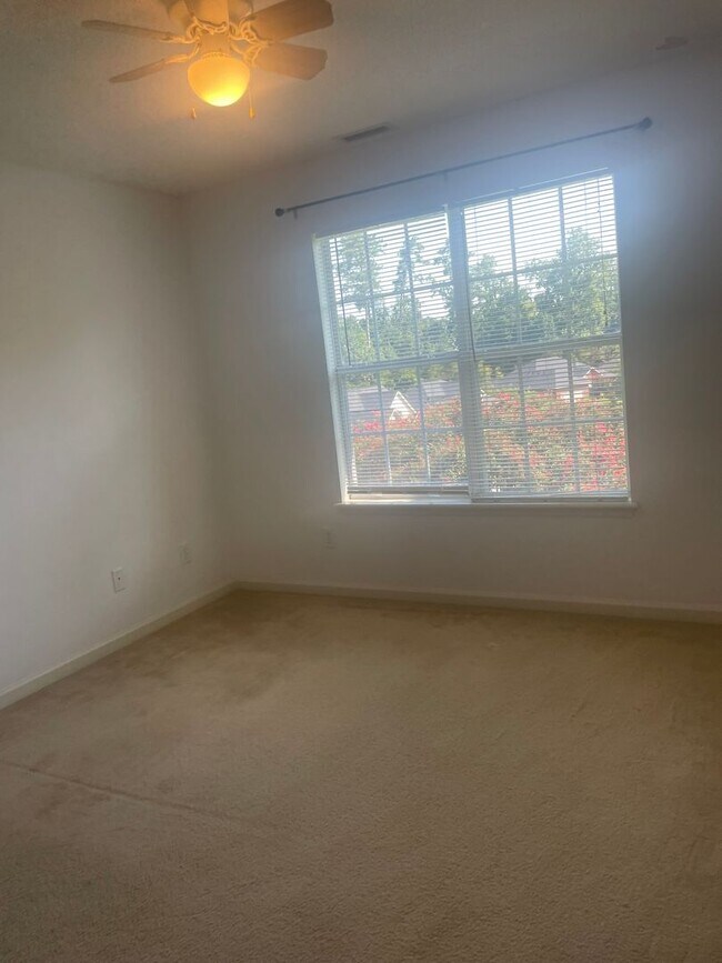 Building Photo - 600 Surrey Ln