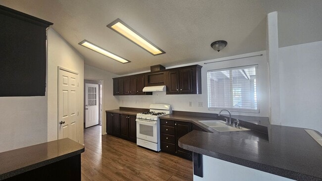 Building Photo - Gorgeous Single Story Home