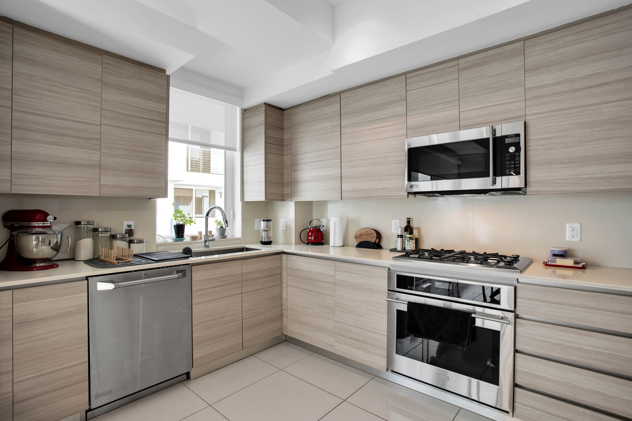 Building Photo - 87 N Shore Dr