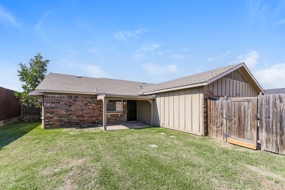 Building Photo - 1712 Choctaw Dr