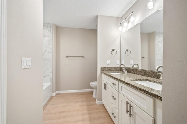 Building Photo - 519 SW 19th Ave