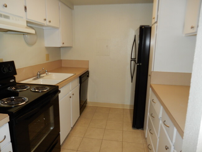 Building Photo - LOVELY spacious 2 bed/2 bath Westminster c...