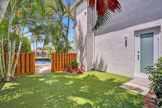 Building Photo - 923 Dogwood Dr