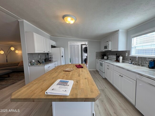 Building Photo - 147 Earl Dr