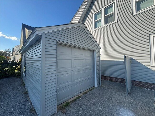 Building Photo - 61 Warwick Ave